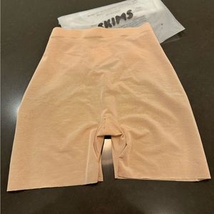 SKIMS Sheer Sculpt Low Back Short Shapewear
